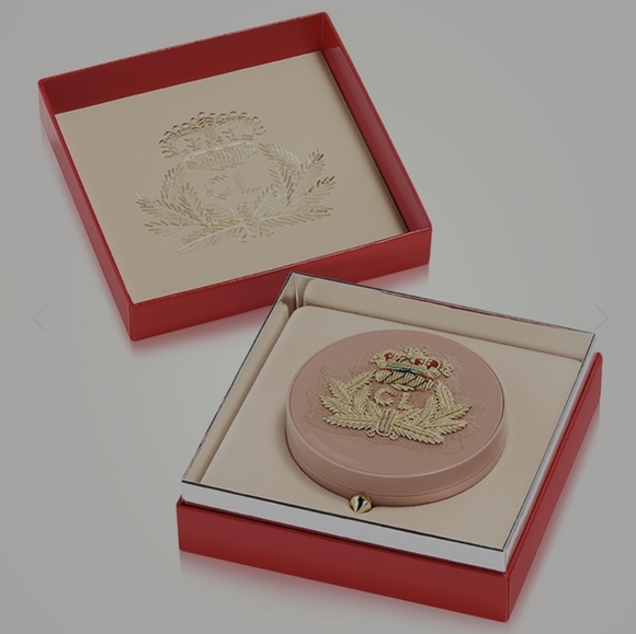 ✨️CL Face Powder Set✨️**PLEASE CHECK PHOTOS FOR SHADE** - Picture 9 of 9